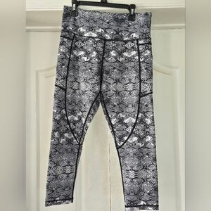 ZYIA Snake Print Size 8-10 Capri leggings